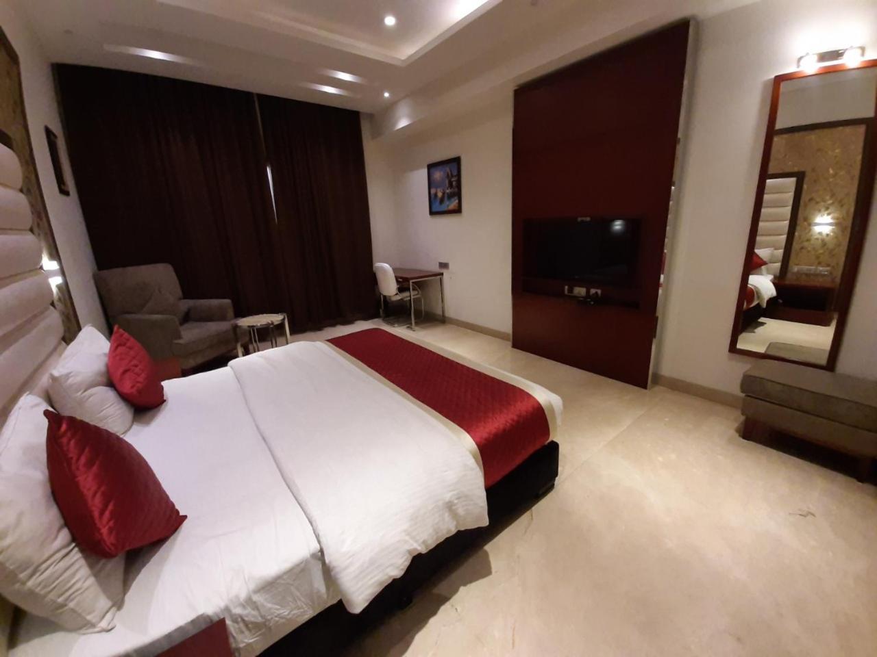 C Pearls Banquet &hotels Hotel 3*