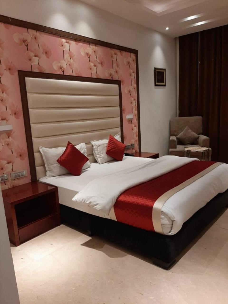 Hotel C Pearls Banquet &hotels 3*